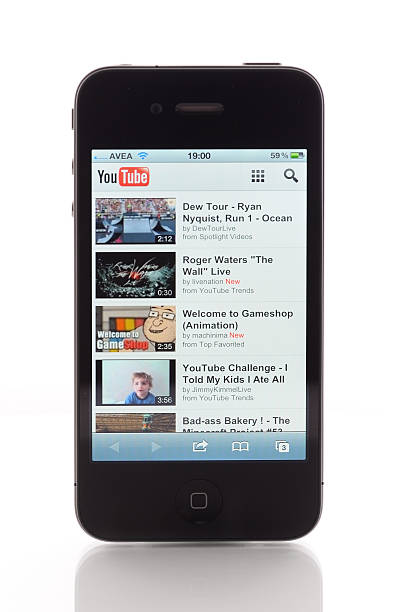 youtube で apple iphone - youtube iphone video mobile phone ストックフォトと画像