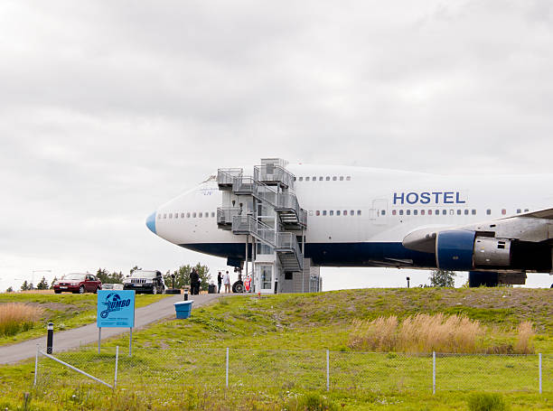 jumbo aufenthalt hostel-flughafen arlanda, schweden - boeing 747 stock-fotos und bilder