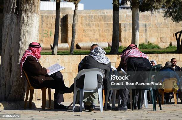 Discussão Religioso - Fotografias de stock e mais imagens de Etnia do Médio Oriente - Etnia do Médio Oriente, Israel, Discussão