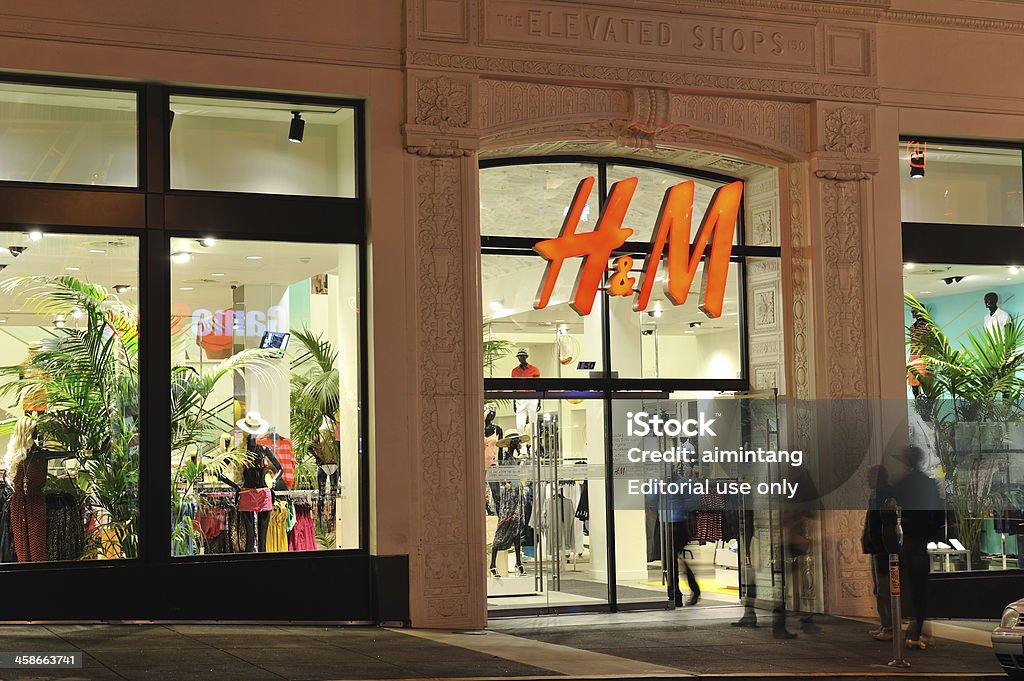 H & M loja - Foto de stock de H&amp;M royalty-free
