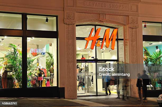 Foto de H M Loja e mais fotos de stock de H&amp;M - H&M, Loja, Butique