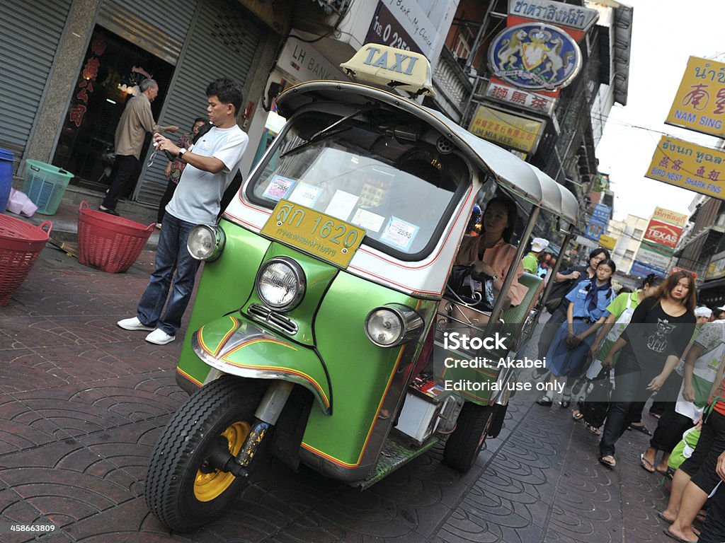 Tuk-Tuk Taxi su Street, a Chinatown - Foto stock royalty-free di Asia