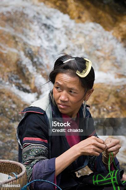 未確認の女性のブラック Hmong 少数民族の刺しゅう - アジアおよびインド民族のストックフォトや画像を多数ご用意 - アジアおよびインド民族, アジア大陸, アジア民族文化