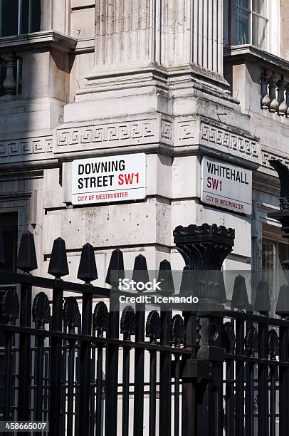 Downing Street Targhetta Nellangolo Con Whitehall - Fotografie stock e altre immagini di Autorità - Autorità, Cancello, Capitali internazionali