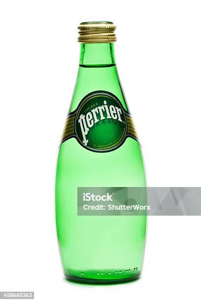 Perrier Stockfoto und mehr Bilder von Flasche - Flasche, Destilliertes Wasser, Freisteller – Neutraler Hintergrund