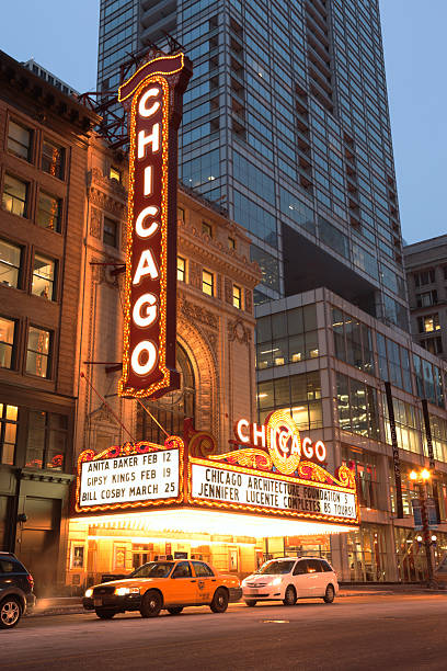 teatro de chicago, illinois - chicago at night - fotografias e filmes do acervo