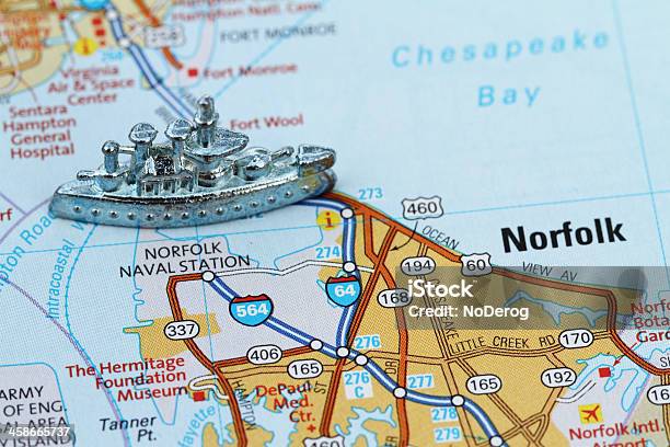 Base Naval De Norfolk Con Acorazado Juego Foto de stock y más banco de imágenes de Norfolk - Virginia - Norfolk - Virginia, Mapa de carretera, Virginia - Estado de los EEUU