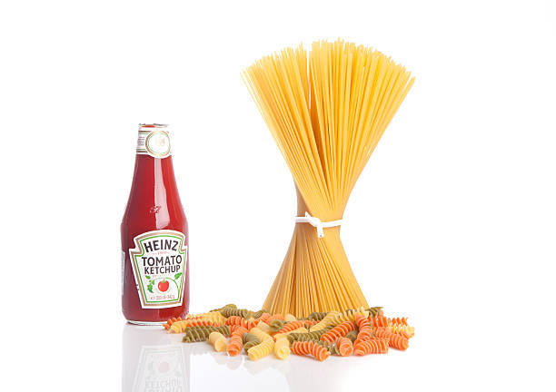 heinz ketchup - ketchup brand name isolated on white isolated - fotografias e filmes do acervo