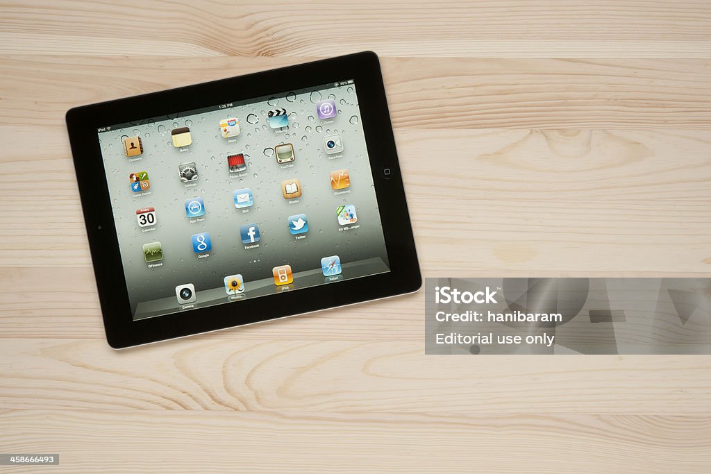 Apple iPad sur une table - Photo de Affichage digital libre de droits
