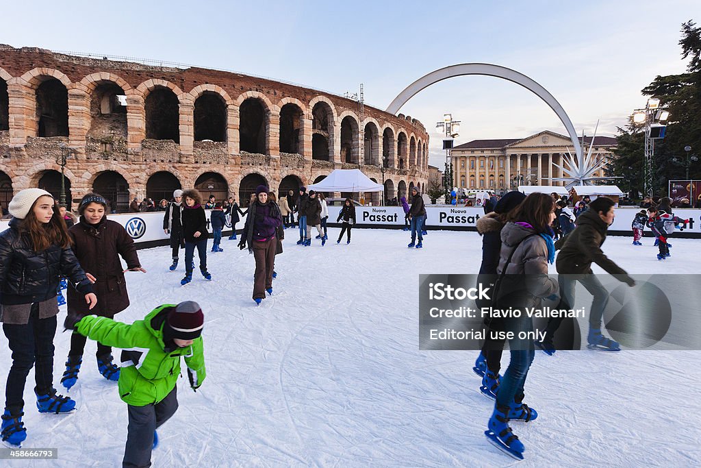 Patinação no gelo em Verona - Foto de stock de Adulto royalty-free