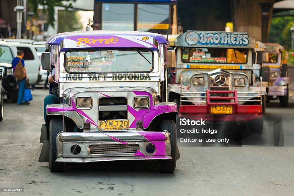 Manila, Filipinas-tráfego de Jeepney - Foto de stock de Caminhonete pickup royalty-free