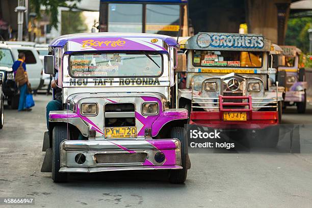 Манила Филиппинымаршрутное Такси Трафика — стоковые фотографии и другие картинки Greater Manila Area - Greater Manila Area, Автобус, Автомобиль