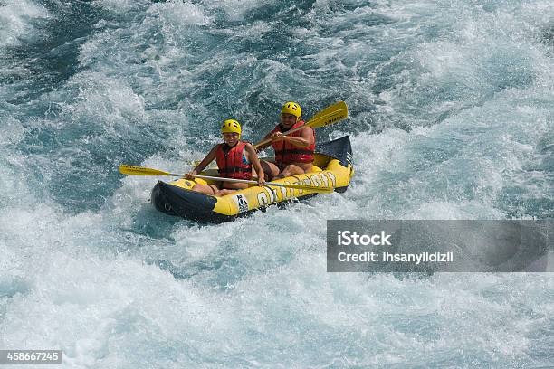 Foto de Rafting e mais fotos de stock de Artigo de vestuário para cabeça - Artigo de vestuário para cabeça, Atividade, Atividade Móvel