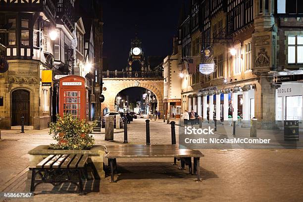 Foto de Chester Eastgate À Noite e mais fotos de stock de Chester - England - Chester - England, Arco - Característica arquitetônica, Banco - Assento