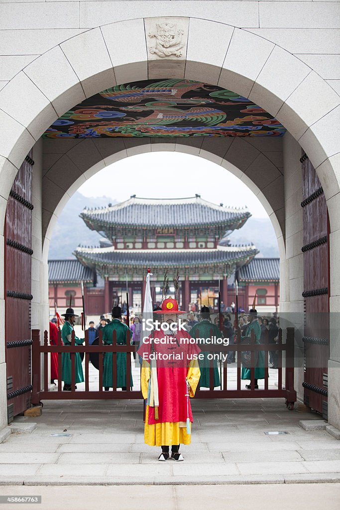 Coreano guardia reale a Gyeongbokgung - Foto stock royalty-free di Gyeongbokgung