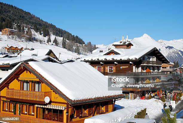 Blick Auf Die Alpen Les Gets Stockfoto und mehr Bilder von Bauwerk - Bauwerk, Blau, Dorf