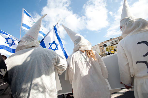 menschenrechte märz in tel aviv - israel judaism israeli flag flag stock-fotos und bilder