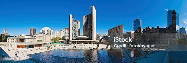 Toronto Nathan Philips Square City Hall Panorama Stockfoto und mehr Bilder von Rathaus - Rathaus, Toronto, Altes Rathaus - Toronto