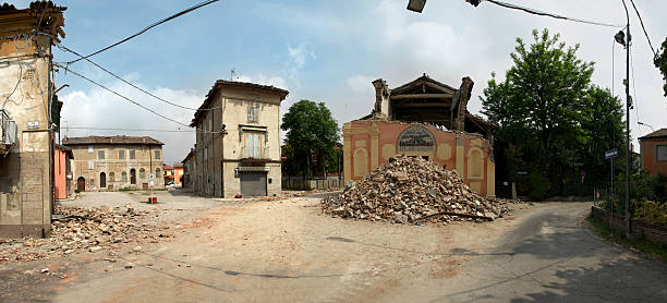 distrutti città nel nord italia - 2012 foto e immagini stock