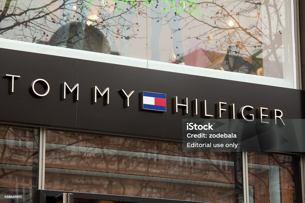 Tommy Hilfiger Store Em Paris, França, Imagem Editorial - Imagem
