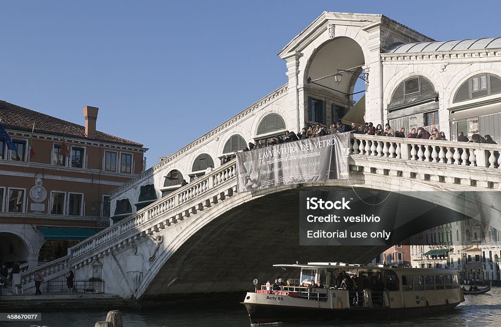 Ponte di Rialto - Foto stock royalty-free di Affollato