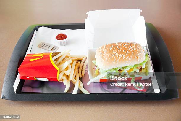 Mcdonalds Hamburger - zdjęcia stockowe i więcej obrazów McDonald's - McDonald's, Jedzenie, Frytki