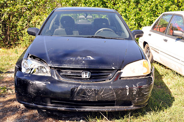 vous avez déclassé voiture - totaled photos et images de collection