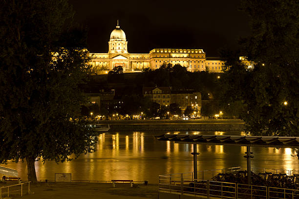 zamek królewski w budapeszcie - budapest royal palace of buda architectural styles architecture zdjęcia i obrazy z banku zdjęć