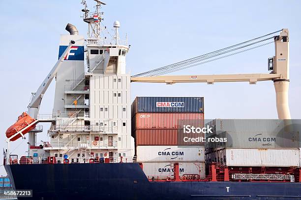 Zbliżenie Kontenerowiec Zadokowane W Rotterdamie Harbor - zdjęcia stockowe i więcej obrazów Barka - Statek przemysłowy