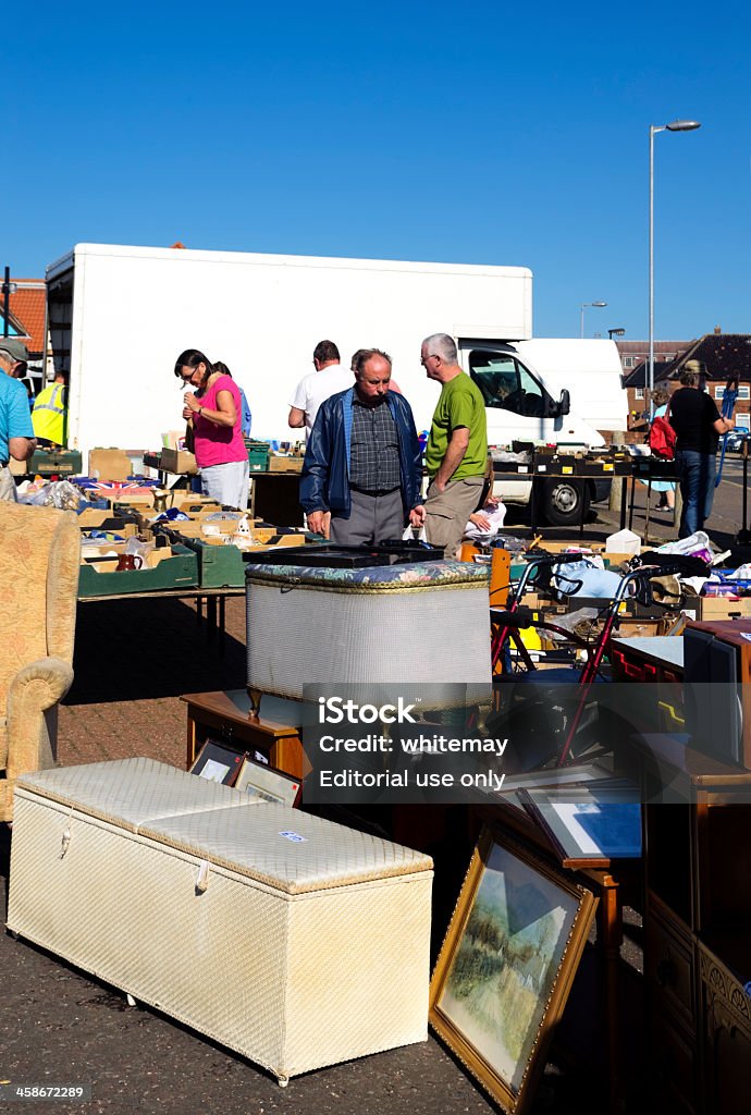 Muebles antiguos para la venta en el mercado Fakenham - Foto de stock de Actividad libre de derechos