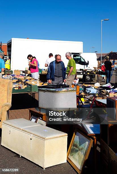 Muebles Antiguos Para La Venta En El Mercado Fakenham Foto de stock y más banco de imágenes de Actividad