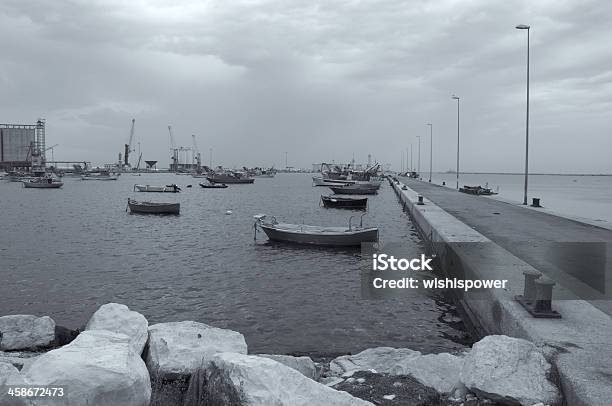 Док В Гавани Barletta — стоковые фотографии и другие картинки Адриатическое море - Адриатическое море, Без людей, Бухта