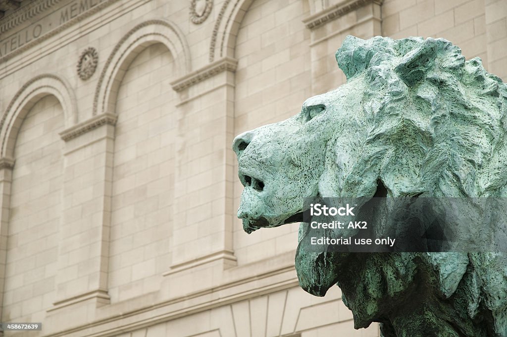Бронзовый лев в Чикагском институте искусств - Стоковые фото Мичиган авеню - Чикаго роялти-фри