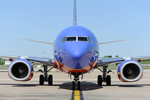 Southwest Airlines aviones llegar a la entrada - foto de stock