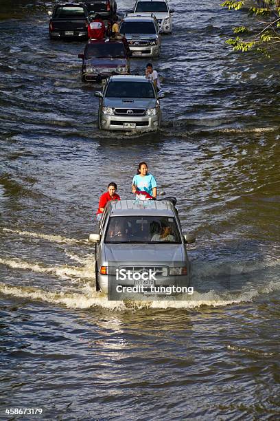 Photo libre de droit de Inondations De Bangkok banque d'images et plus d'images libres de droit de Inondation - Inondation, Voiture, Accident et désastre