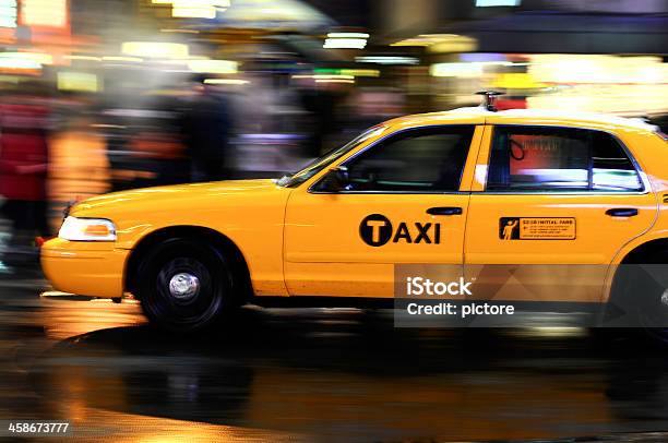 Yellow Cab Foto de stock y más banco de imágenes de Aire libre - Aire libre, Ciudad de Nueva York, Color - Tipo de imagen