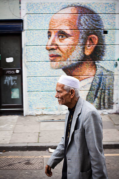 old arab men walking in london - graffiti paintings men walking fotografías e imágenes de stock