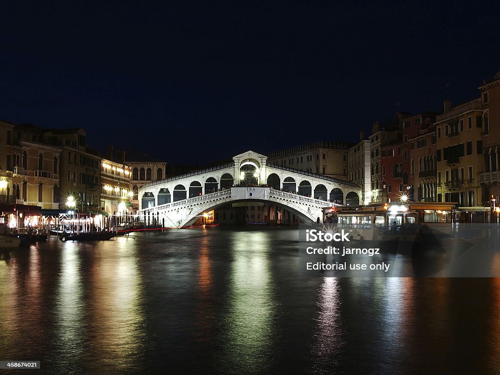 Ponte de Rialto em Veneza, Itália - Foto de stock de Arquitetura royalty-free