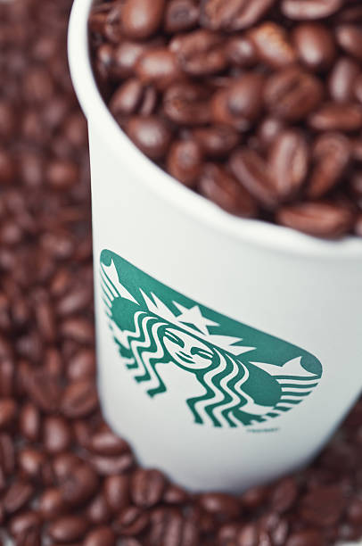 starbucks coffee cup - starbucks coffee bean editorial stock-fotos und bilder