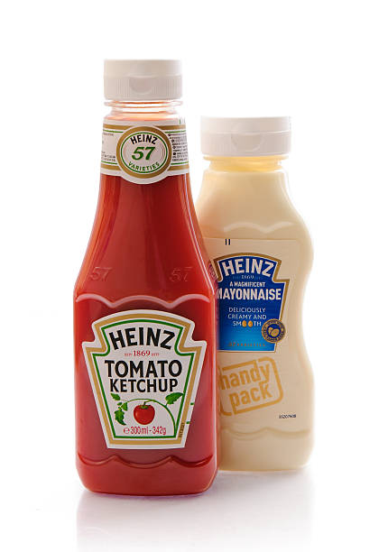 heinz catchup de maionese & - ketchup brand name isolated on white isolated - fotografias e filmes do acervo