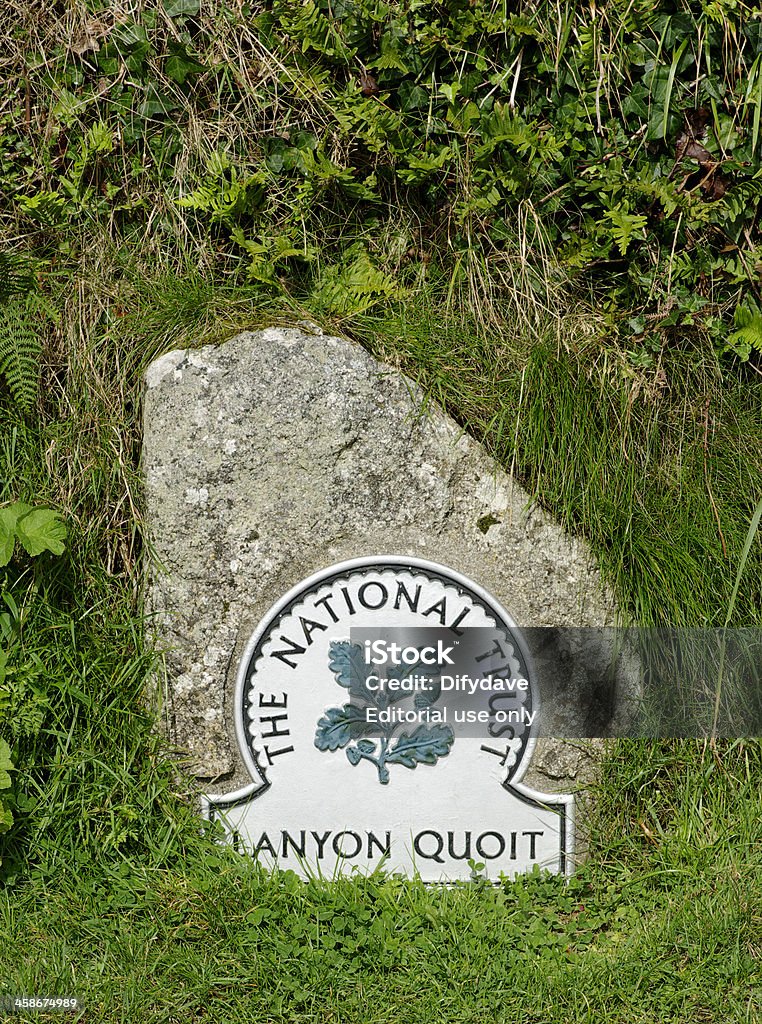 National Trust señal por carretera en Lanyon Quoit - Foto de stock de Color - Tipo de imagen libre de derechos