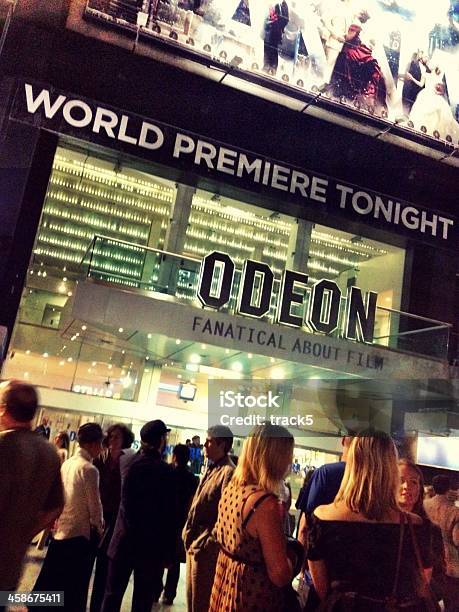 Мировая Премьера Лестерсквер Odeon London — стоковые фотографии и другие картинки Гала - Гала, Киноиндустрия, Кинотеатр