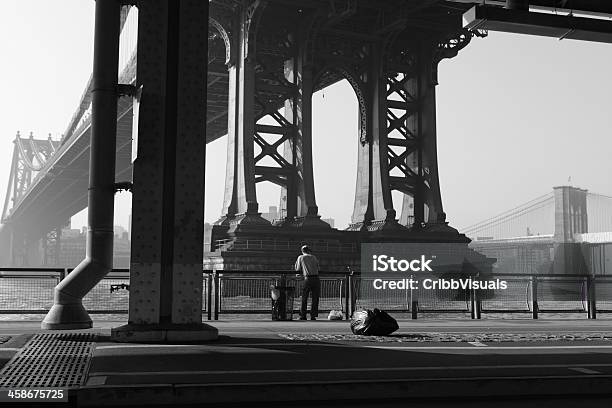 New York City Sieć Człowiek I Manhattan Most - zdjęcia stockowe i więcej obrazów Aktywny tryb życia - Aktywny tryb życia, Brooklyn - Nowy Jork, Chodnik