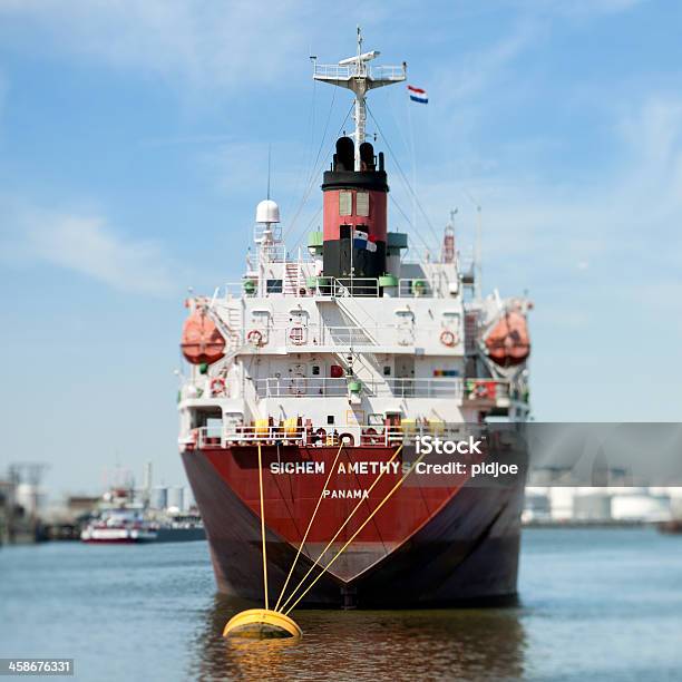 Vertäut Frachtschiff Im Hafen Stockfoto und mehr Bilder von Ankertau - Ankertau, Ausrüstung und Geräte, Editorial