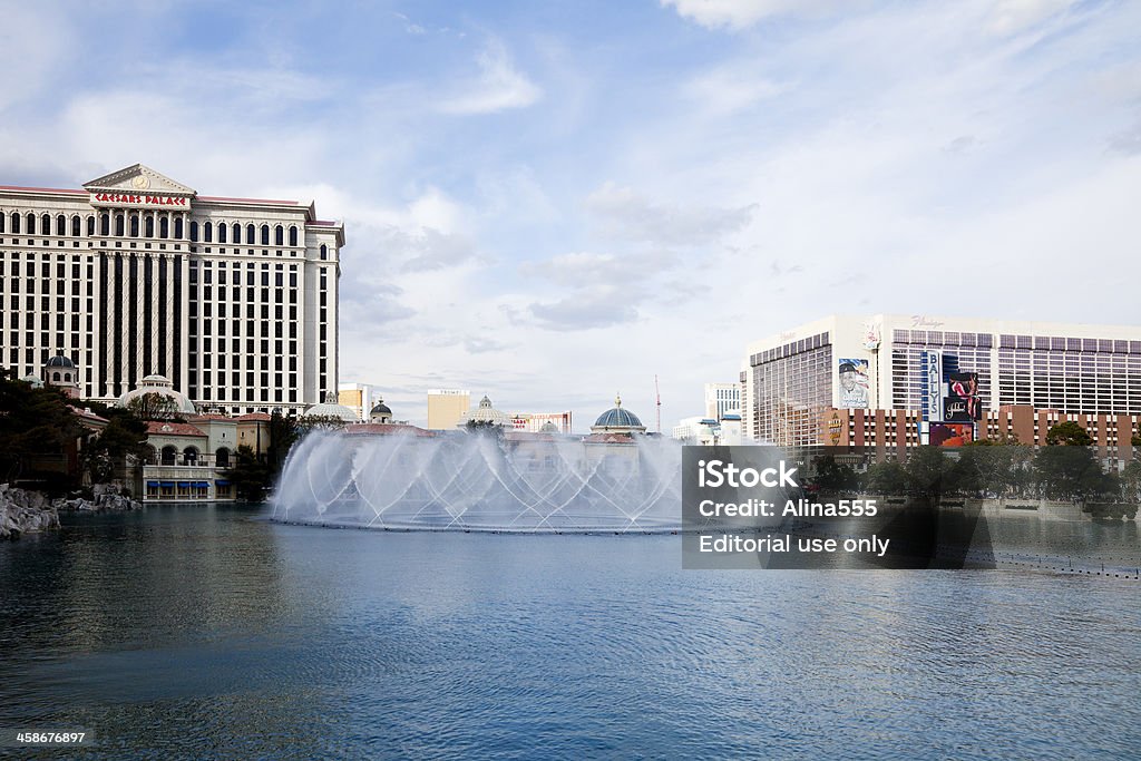 Bellagio con Las fuentes de Las Vegas Strip, en el fondo - Foto de stock de Actuación - Representación libre de derechos