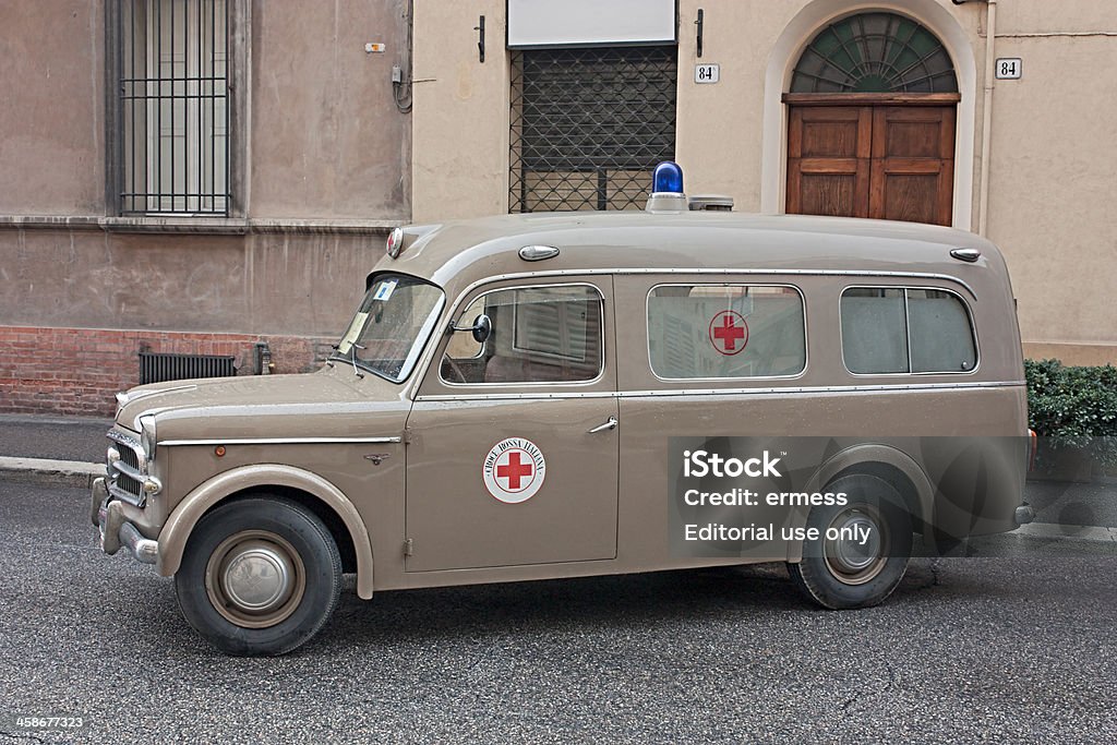 Старые итальянские скорой помощи - Стоковые фото Старомодный роялти-фри