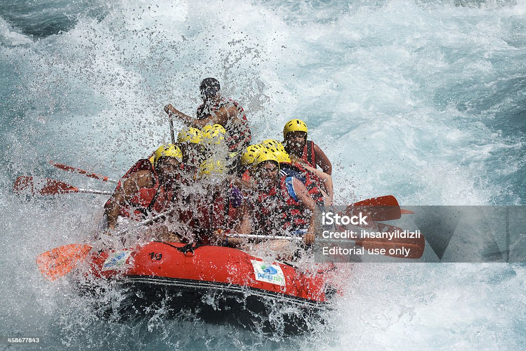 Rafting en aguas bravas - Foto de stock de Accesorio de cabeza libre de derechos