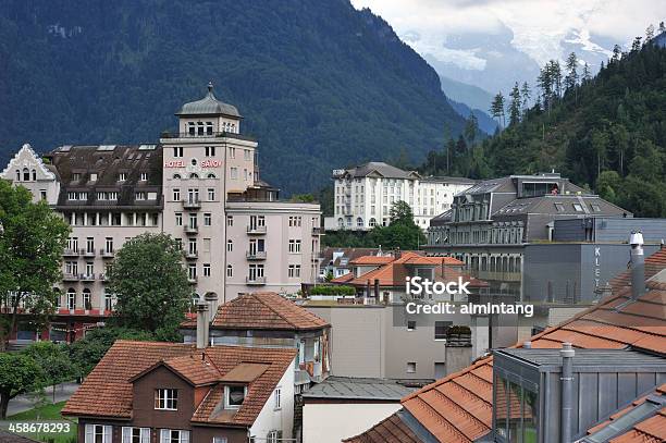 Photo libre de droit de Interlaken En Suisse banque d'images et plus d'images libres de droit de Alpes européennes - Alpes européennes, Architecture, Culture suisse