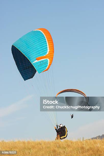 Voo Paraglider Asa Cobertura - Fotografias de stock e mais imagens de Adulto - Adulto, Aerodinâmico, Ao Ar Livre