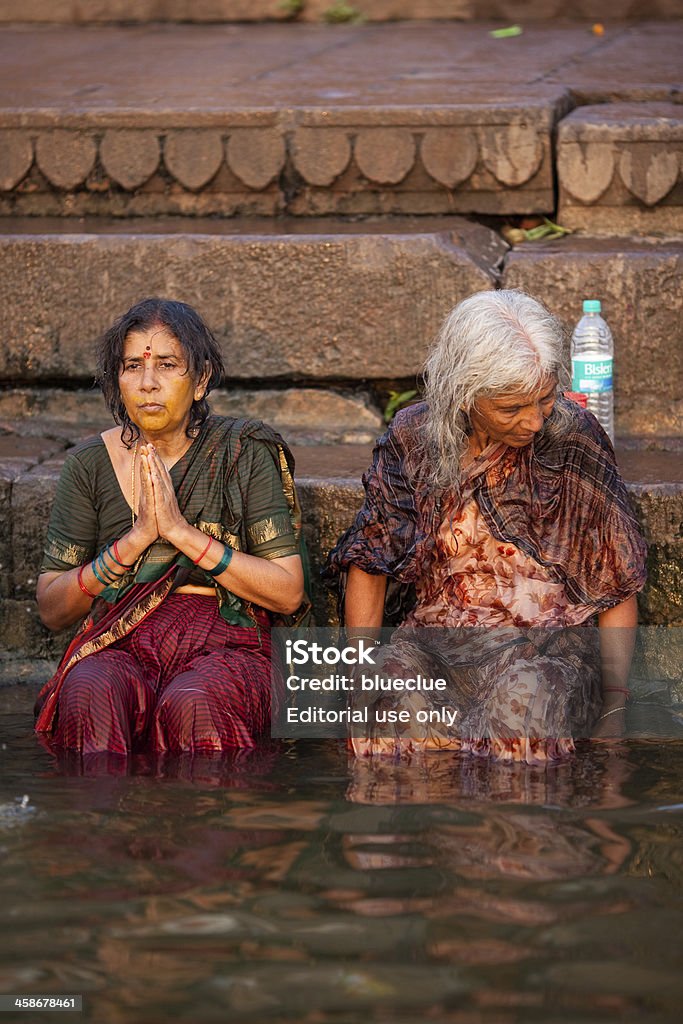 Sacred bagno, Fiume Gange, Varanasi - Foto stock royalty-free di Acqua